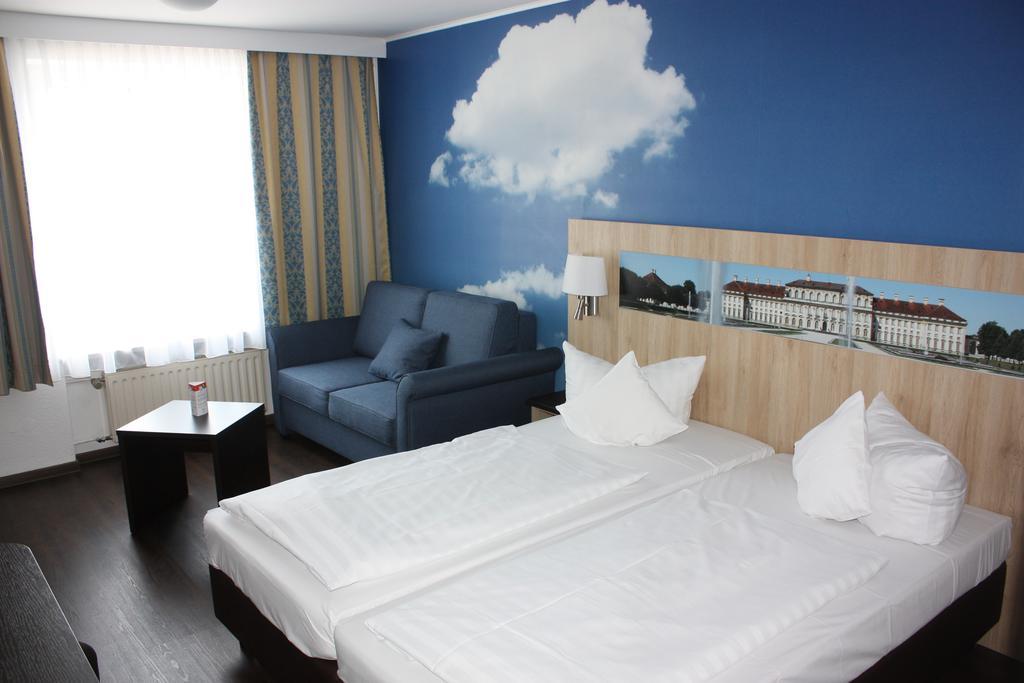 Hotel Blauer Karpfen Oberschleißheim Pokoj fotografie
